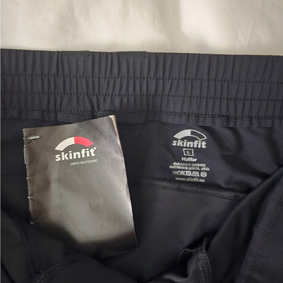 Black Cycling Shorts with Red Accents Skinfit of Austria Triathlon Gear - Picture 3 of 3